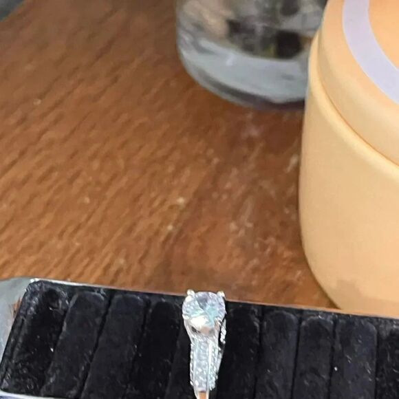 NWOT Silver Size 7 Gorgeous Ring with lots of bling, - Picture 6 of 12
